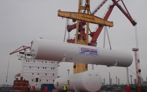 Intertransport GRUBER Complete Loading of 4 Cryogenic Tanks