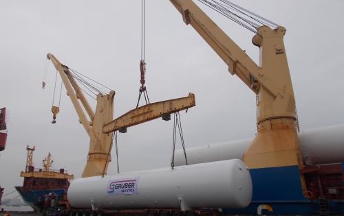 Intertransport GRUBER Complete Loading of 4 Cryogenic Tanks