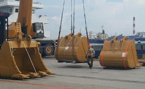 Cuchi Ship CAT Excavators from Singapore to Vietnam