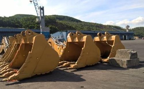 Cuchi Ship CAT Excavators from Singapore to Vietnam