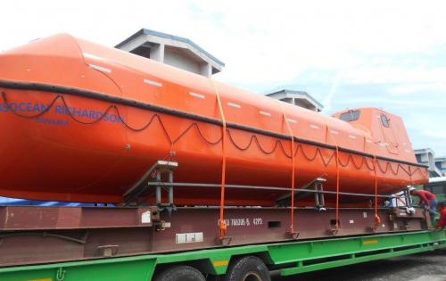 JS World Freight Distributor Ship 2 Lifeboats from Singapore to the Middle East