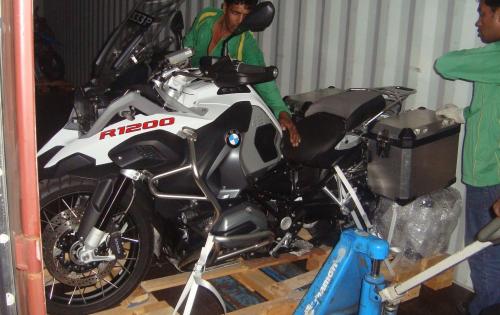 JS World Freight Handle Another Shipment of Motorbikes