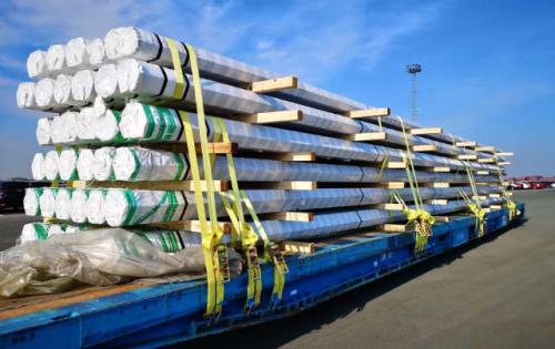 Europe Cargo with Loading of Pipes