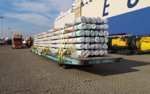 Europe Cargo with Loading of Pipes