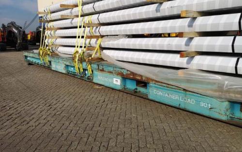 Europe Cargo with Loading of Pipes