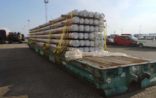 Europe Cargo with Loading of Pipes