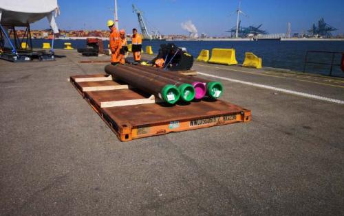 Europe Cargo with Loading of Pipes