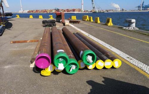 Europe Cargo with Loading of Pipes