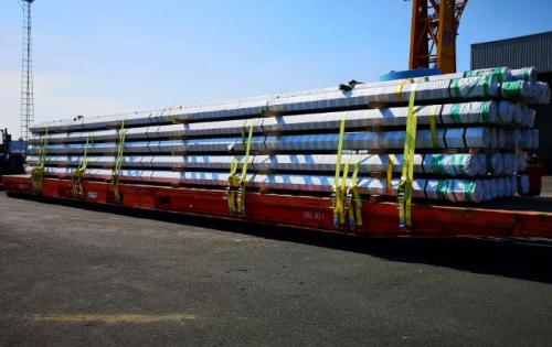 Europe Cargo with Loading of Pipes