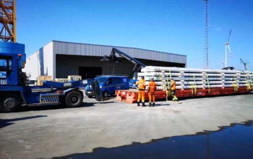 Europe Cargo with Loading of Pipes