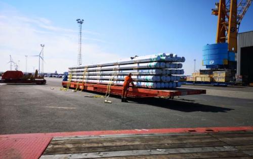 Europe Cargo with Loading of Pipes