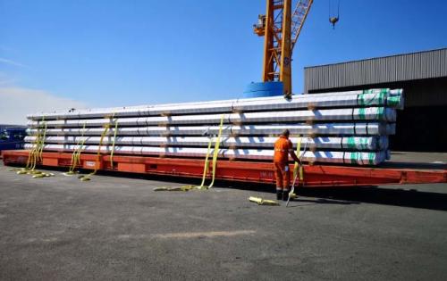 Europe Cargo with Loading of Pipes