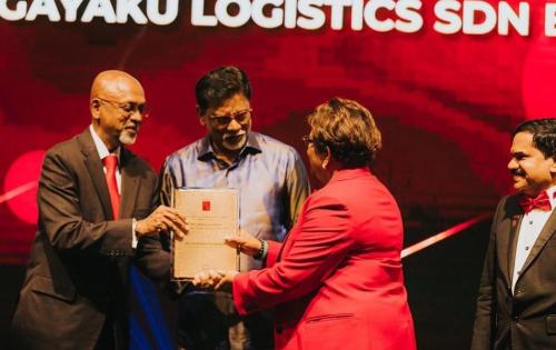 Ms. Puvaneaish of Kagayaku Logistics Receives KLSICCI Award