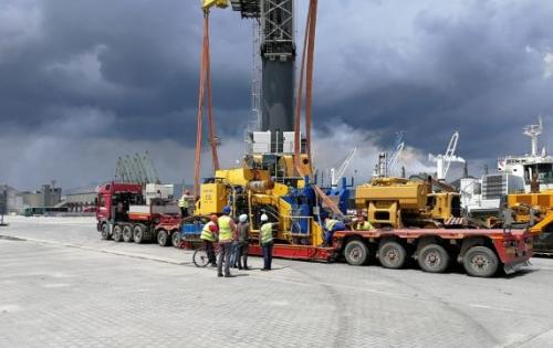 Veslam & Livo Complete Delivery of Heavy Pipelaying Machinery