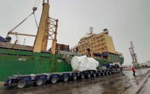 Fortune Italy Load Heavy Lift Cargo at Marghera