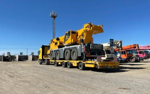 KGE with Transport of Heavy Liebherr Crane