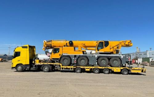 KGE with Transport of Heavy Liebherr Crane