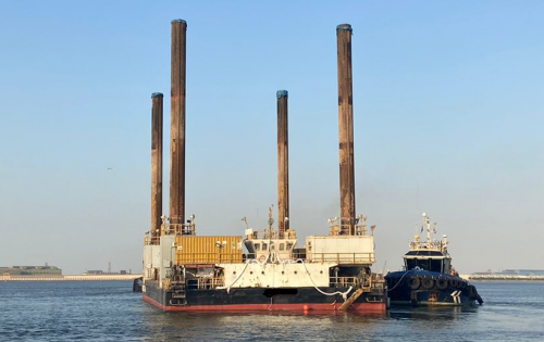 Wilhelmsen UAE Handles Jack-Up Barge Loaded on Semi-Submersible Vessel