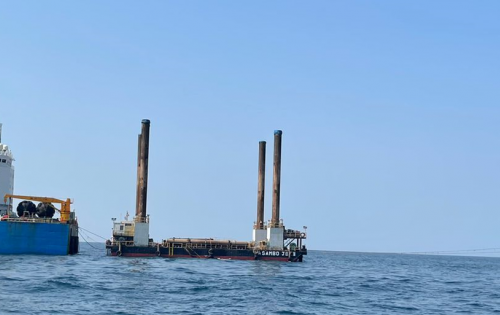 Wilhelmsen UAE Handles Jack-Up Barge Loaded on Semi-Submersible Vessel