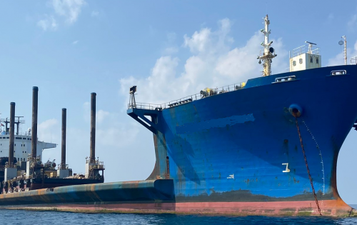 Wilhelmsen UAE Handles Jack-Up Barge Loaded on Semi-Submersible Vessel