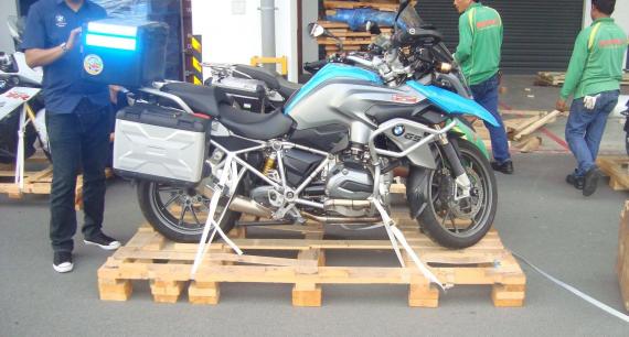 JS World Freight Handle Another Shipment of Motorbikes