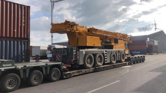 KGE with Transport of Heavy Liebherr Crane