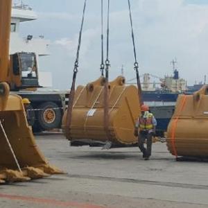 Cuchi Ship CAT Excavators from Singapore to Vietnam